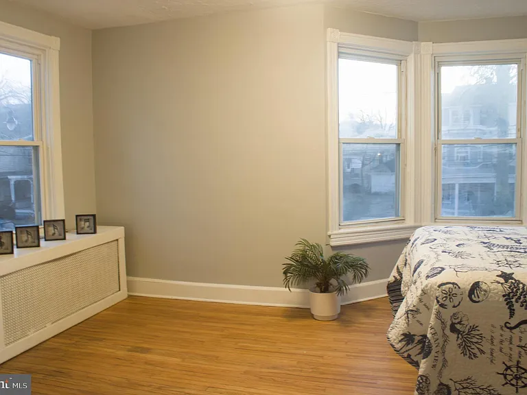 936 Carteret Ave — Photo 7