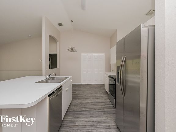 4th image of 2920 Tusket Ave