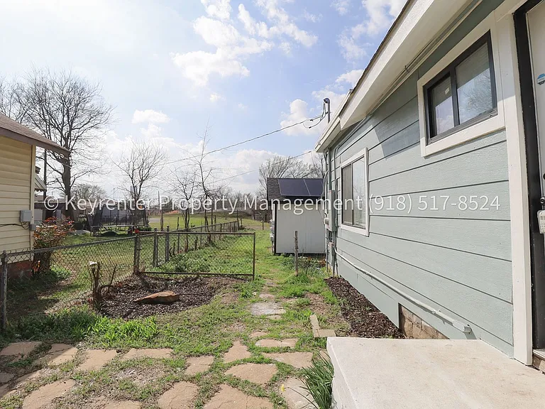 732 N Victor Ave — Photo 16