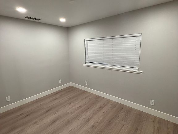 5th image of 3209 Berkshire Way