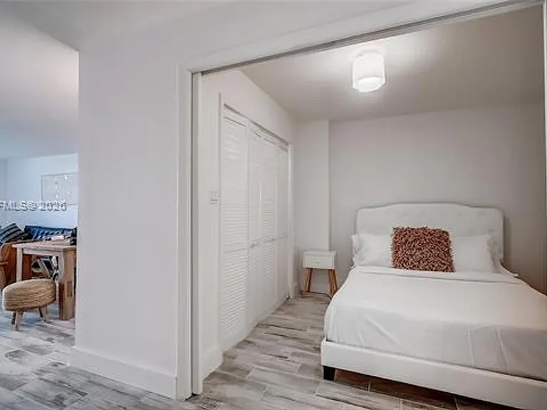 2401 Collins Ave #1410 — Photo 17