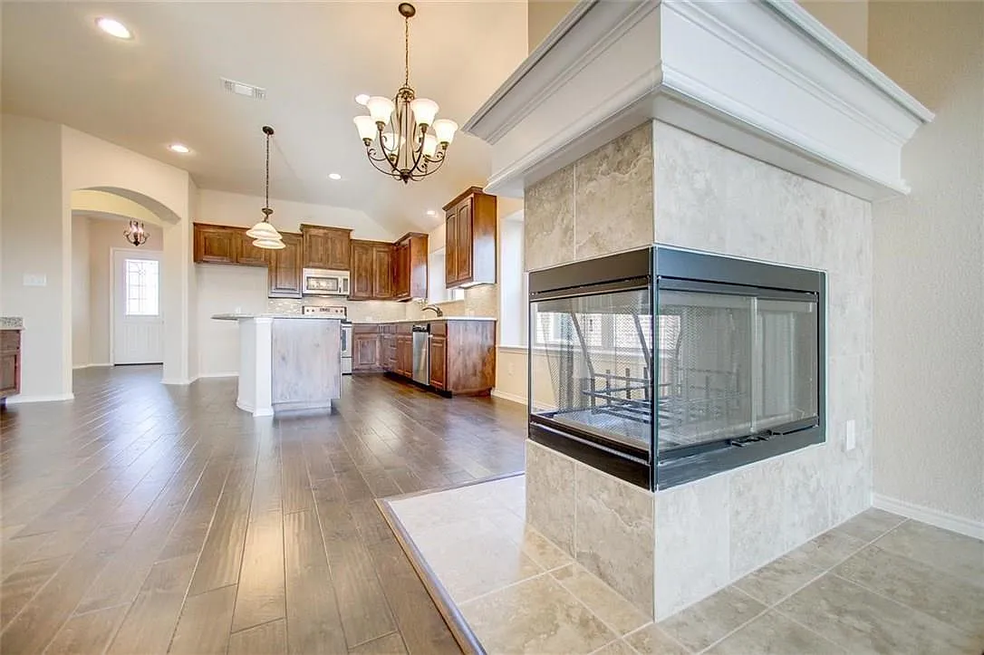 3 bed, 2095 sqft, $2,495 — Photo 4