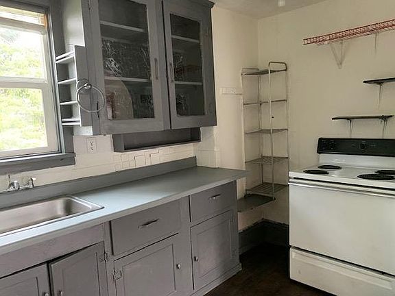 4th image of 930 E Mission Ave #3