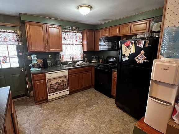 5th image of 1232 Albany Post Road