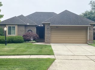 993 River Mist Dr, Rochester, MI 48307