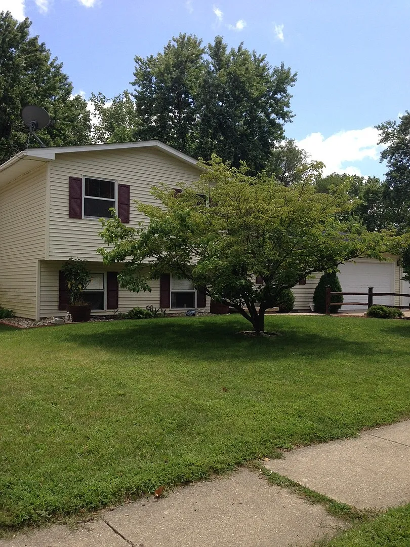 2407 Southwood Dr photo 1