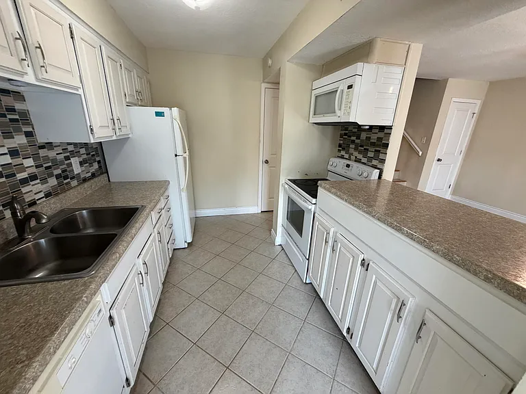 2032 Waterfront Dr N #D — Photo 10