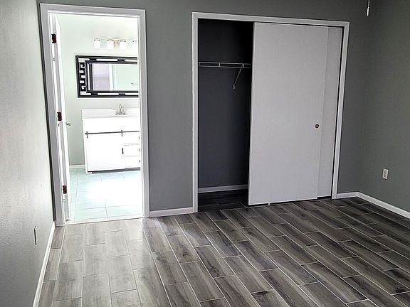 2nd image of 3052 Bloomsbury Dr