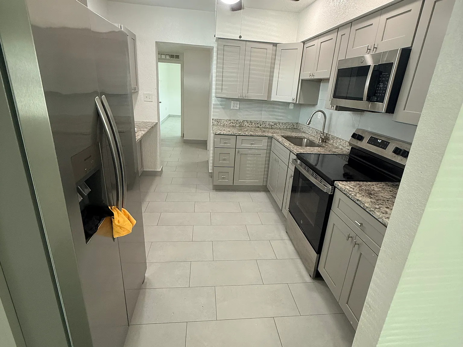 3 bed, 1200 sqft, $2,100 — Photo 3