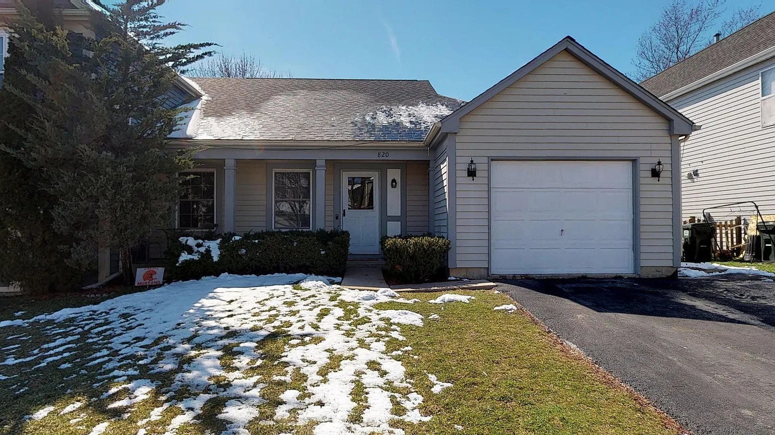 820 Castleton Ct photo 1