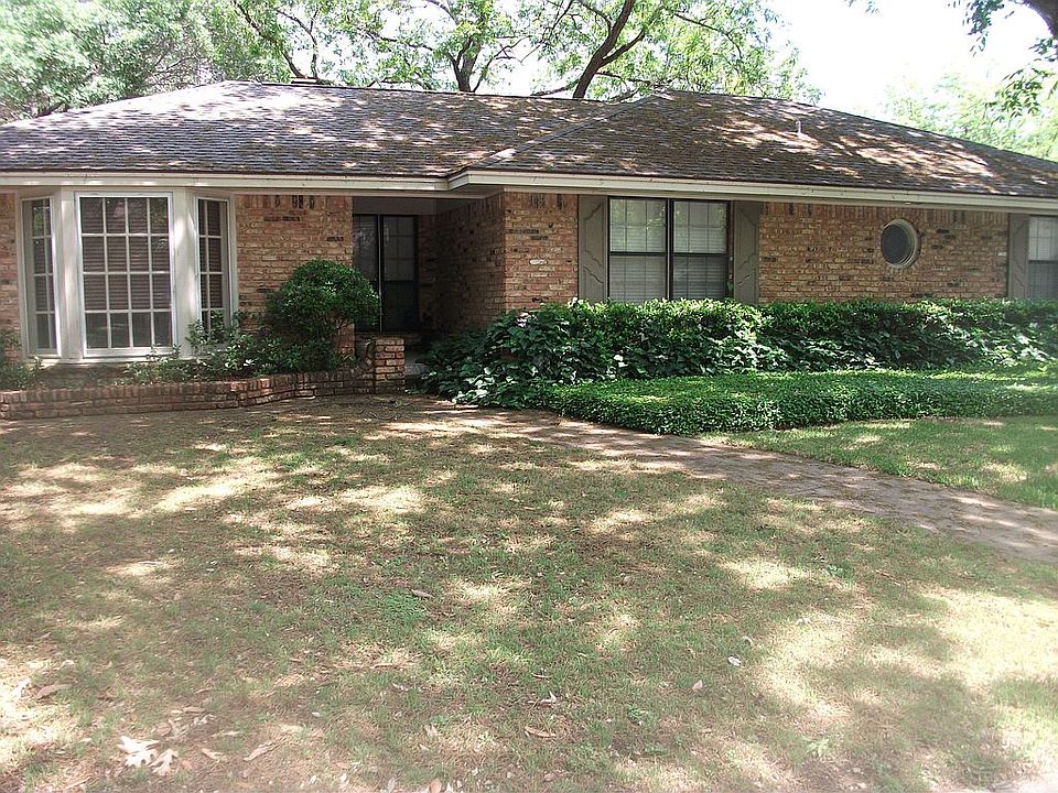 1st image of 2102 Ravenwood Dr