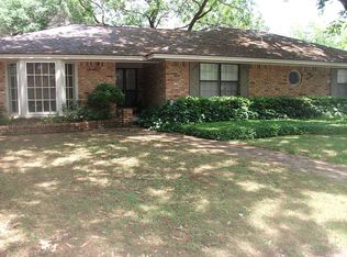 2102 Ravenwood Dr, Grand Prairie, TX 75050