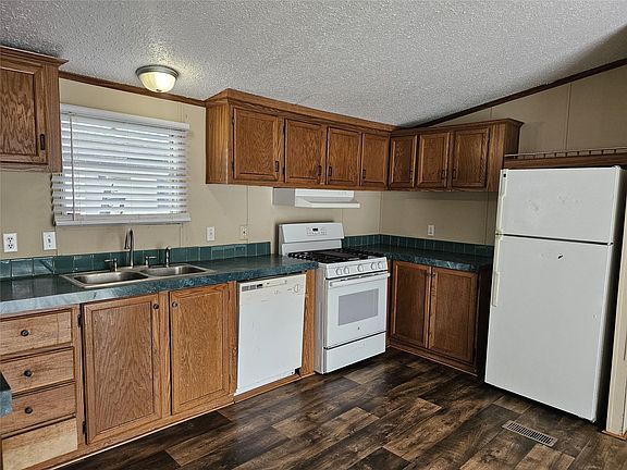 3rd image of 827 Gregs Way