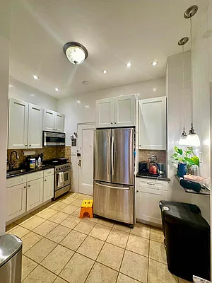 Rented by CitySites Real Estate Group | media 4