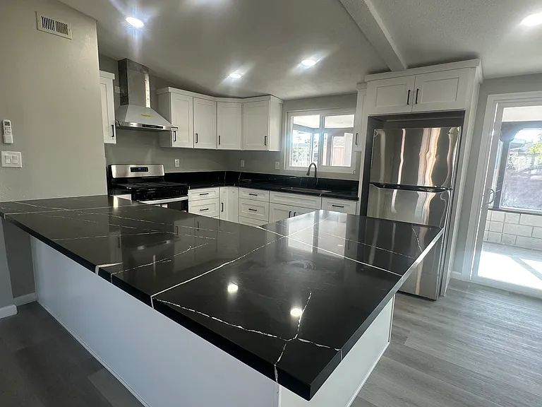 5209 La Madera Ave — Photo 2