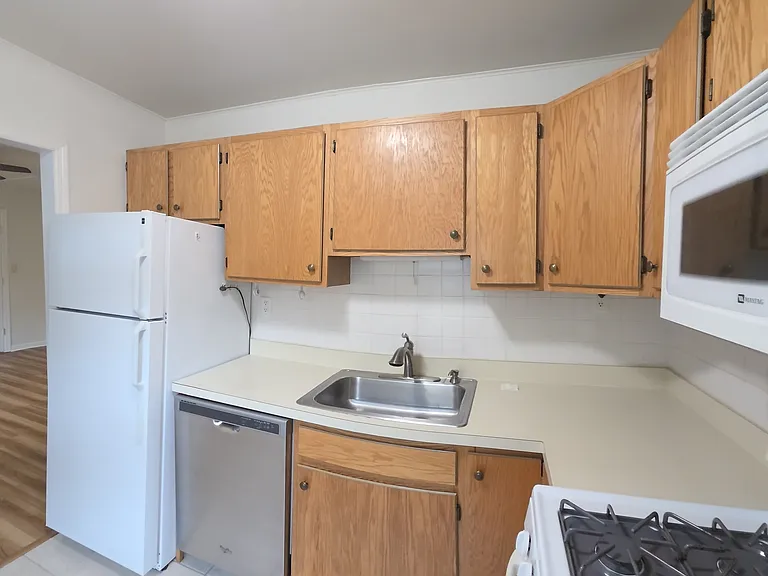 139 2nd St #137 — Photo 2