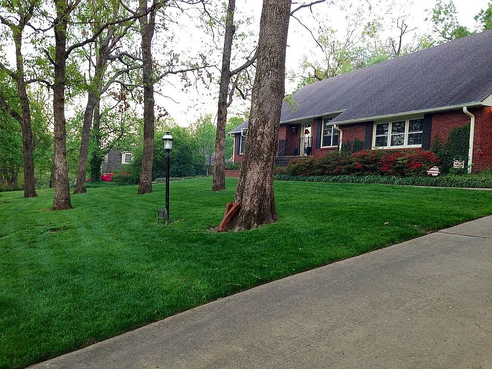 1st image of 1045 E Oaks Manor Dr