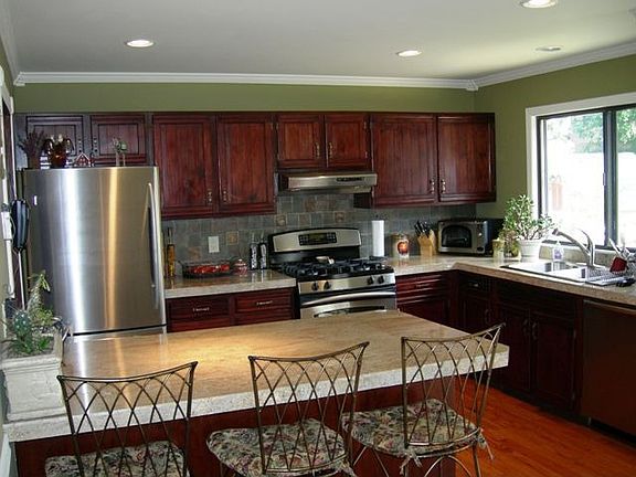 5th image of 213 Apple Hill Ln