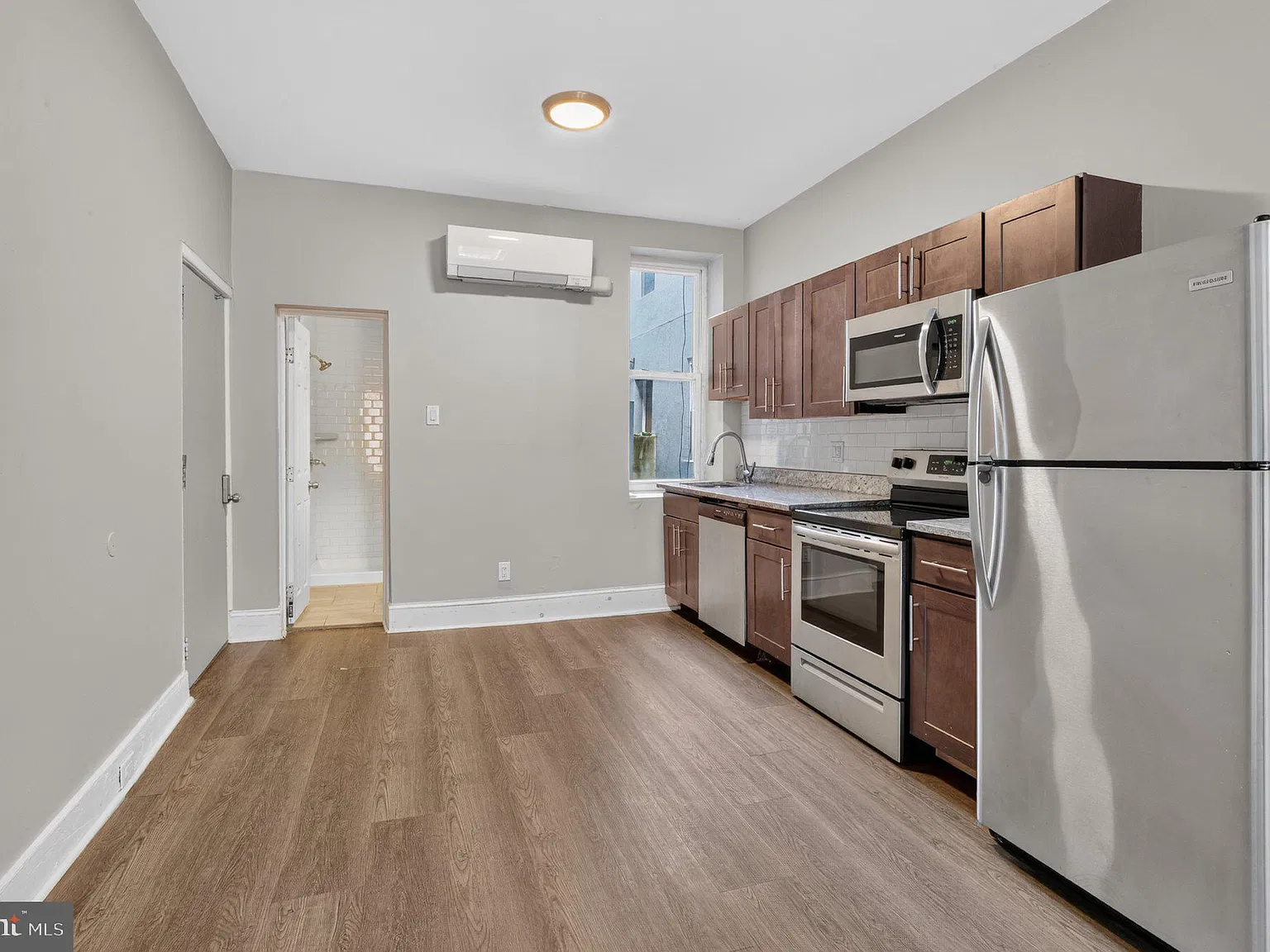 Studio, 1.0 bath, $995 — Photo 4