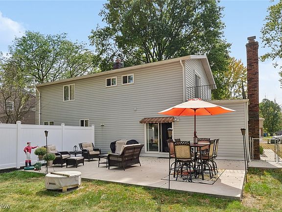 5th image of 29600 Westminster Dr