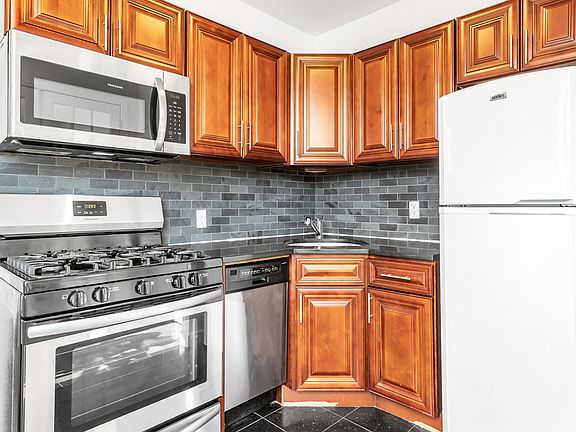 4th image of 109 Eldridge St #20