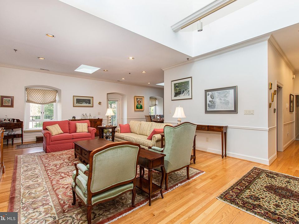 1st image of 1706 N Park Dr APT 9