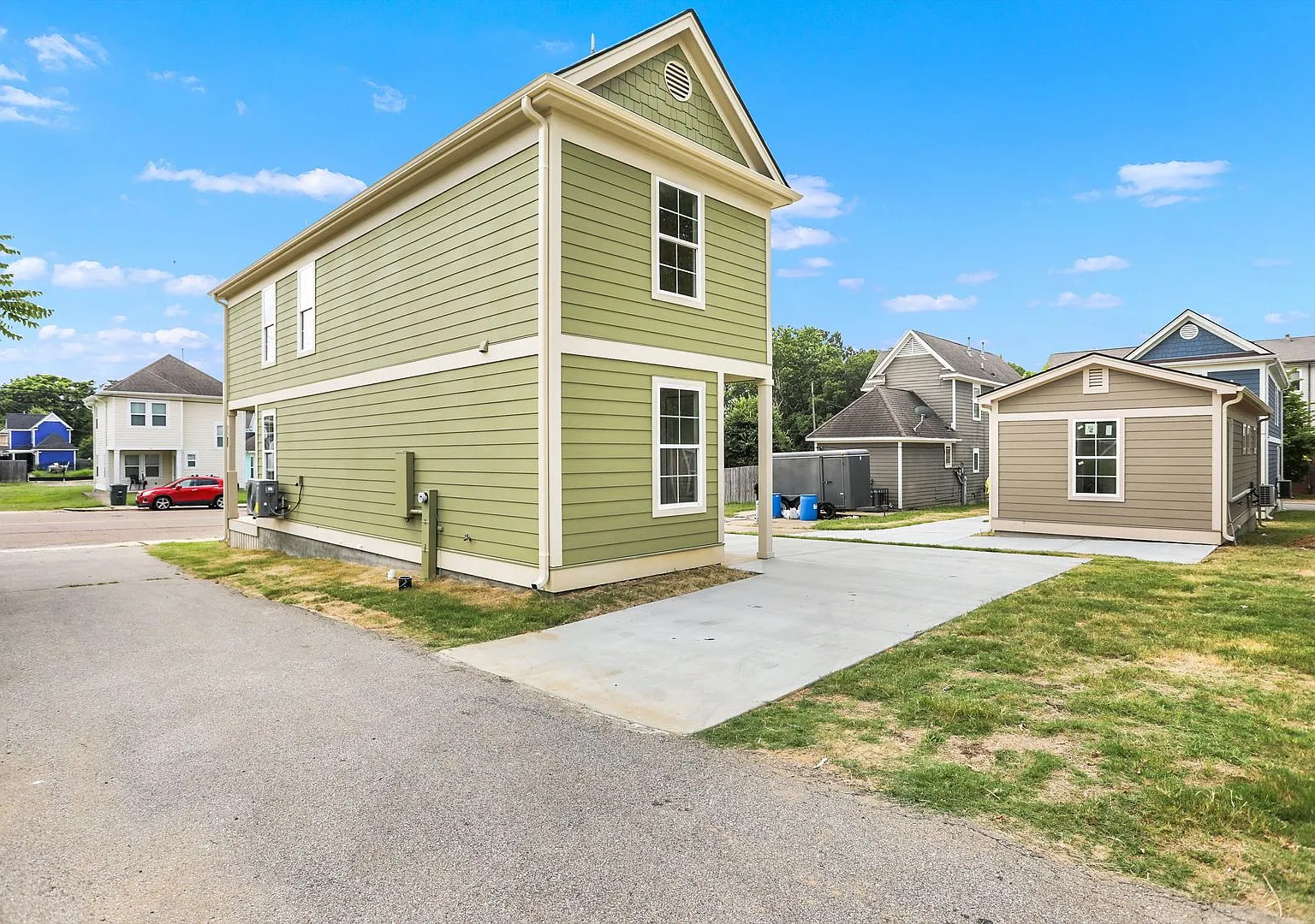 2BR Home Near Downtown | 1001 sq ft | Appliances Included — Photo 3
