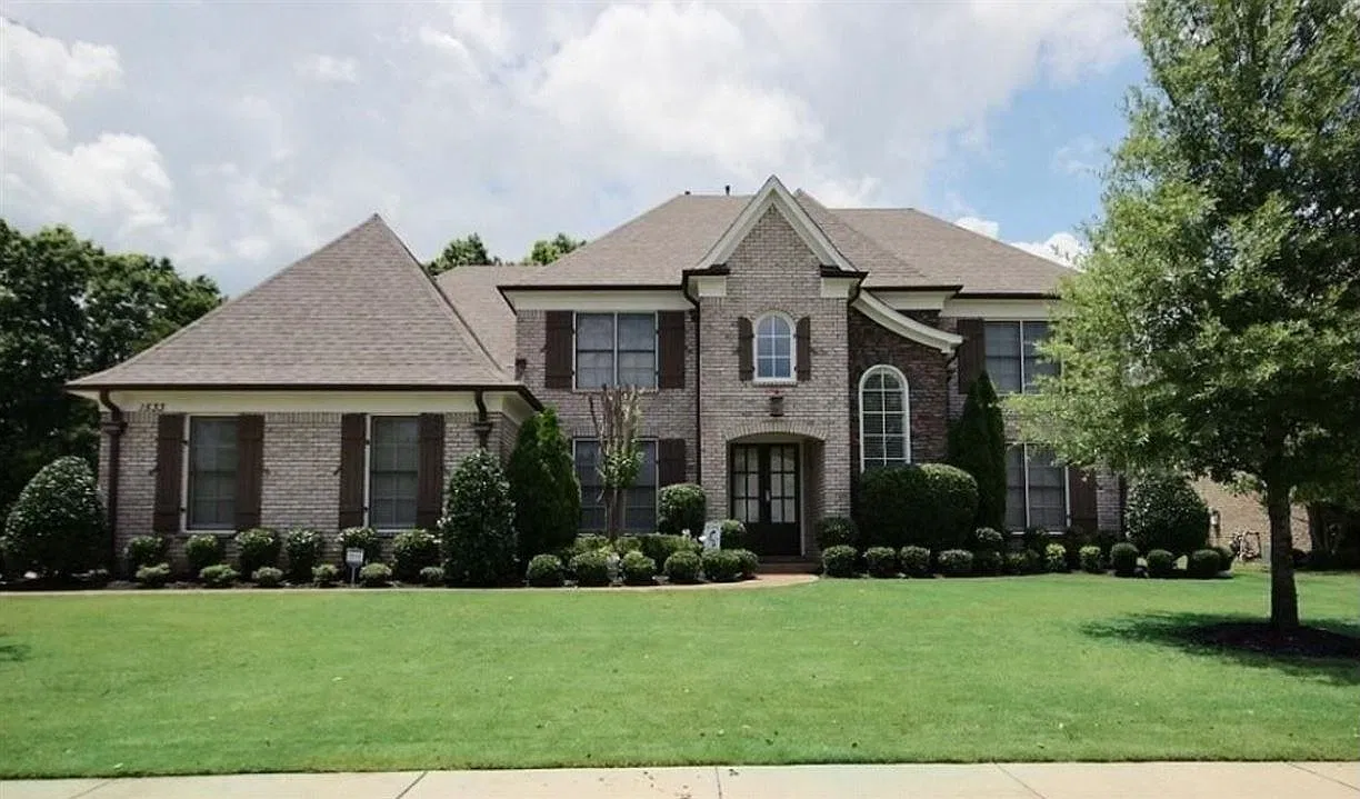 5 bed, 4.5 bath, 4313 sqft, $3,875 — Photo 1