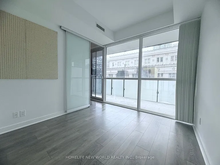 15 Grenville St #511 — Photo 8