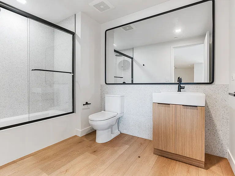 Venue Residences — Photo 59