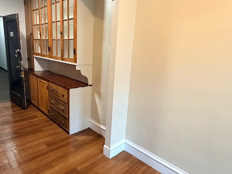 330 Laurel St #1 — Photo 4
