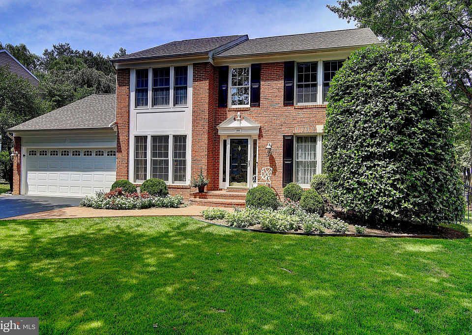 1st image of 206 Whitney Pl NE