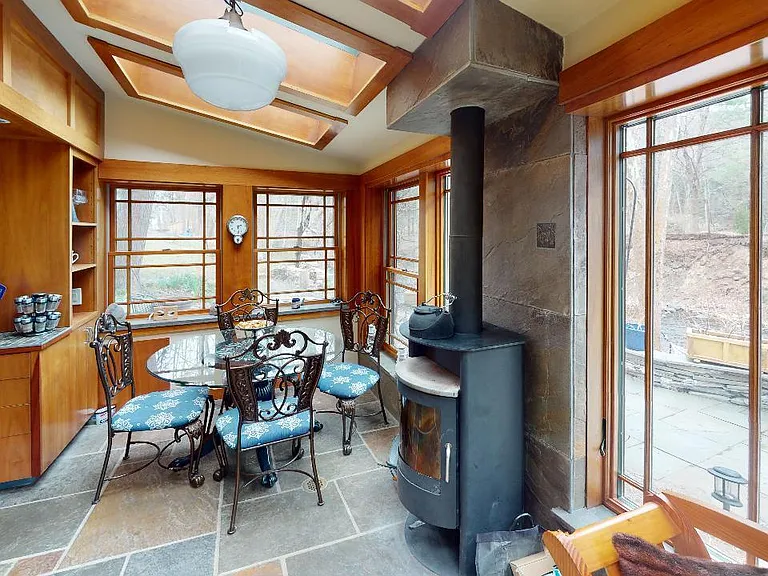 144 Sawkill Ave — Photo 13