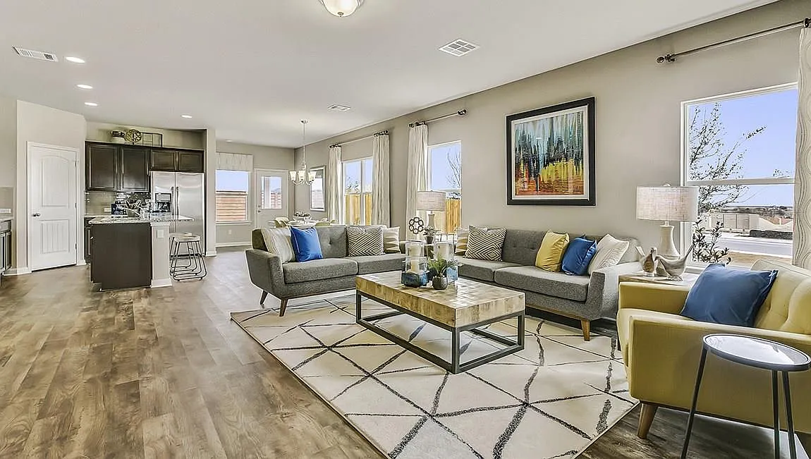4 bed, 3.0 bath, 2372 sqft, $2,450 — Photo 4