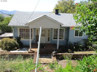 1524 NE Todd St, Roseburg, OR