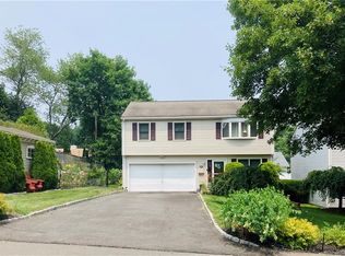 10 1/2 Clara Dr, Norwalk, CT 06851