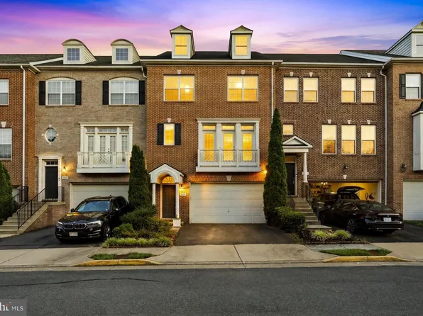 12147 Monteith Ln, Fairfax, VA 22030