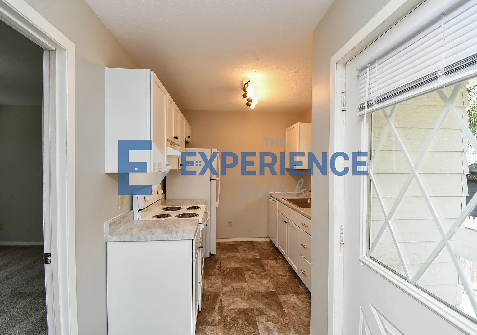 1115 N Duluth Ave — Photo 3