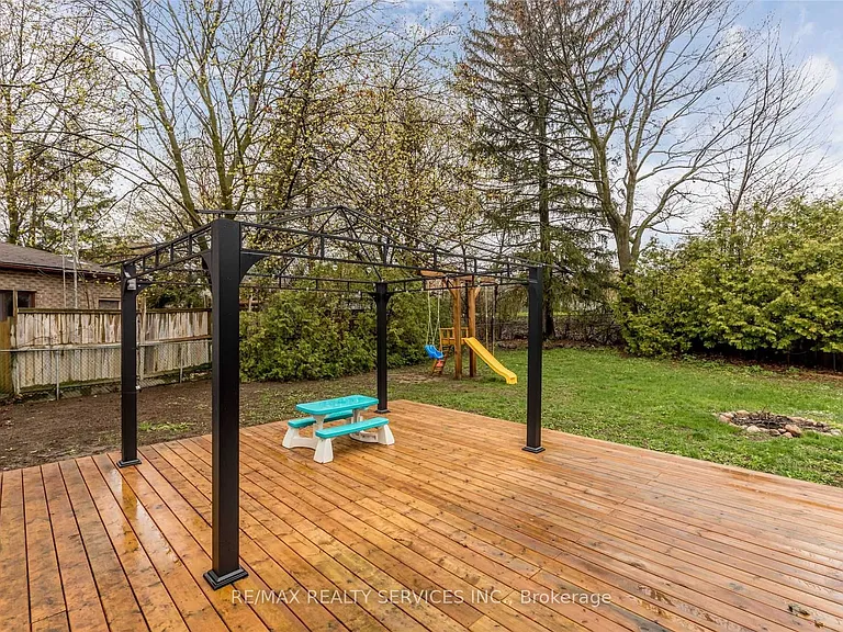 83 Janice Dr — Photo 24