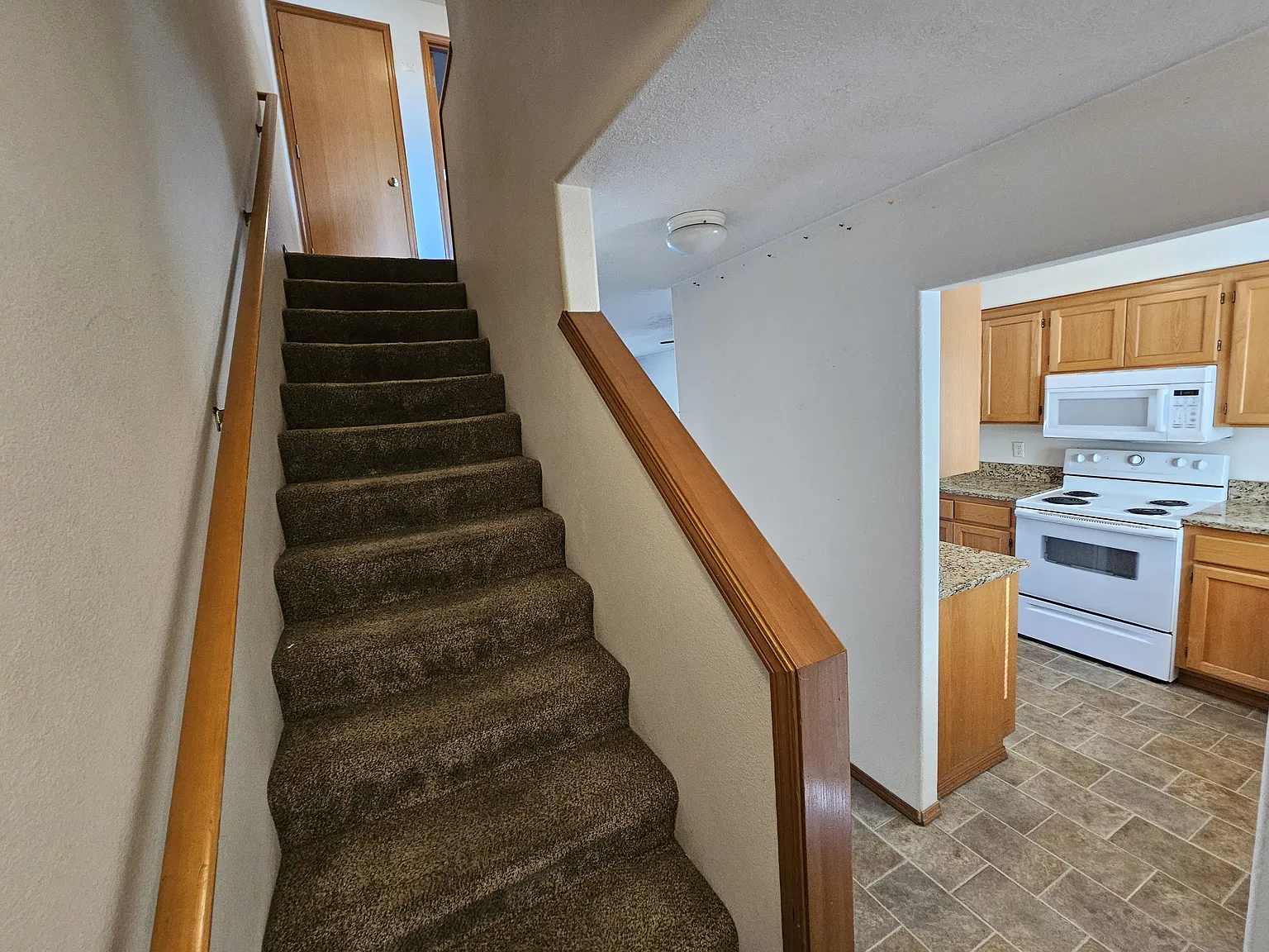 3 bed, 1.5 bath, 1300 sqft, $2,200 — Photo 4