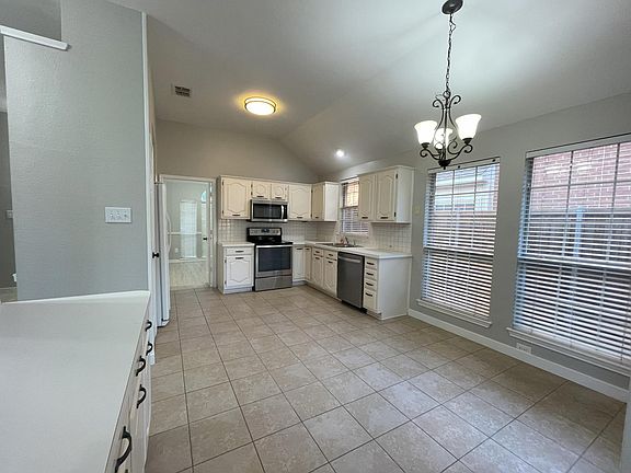 5th image of 11313 Oxford Pl