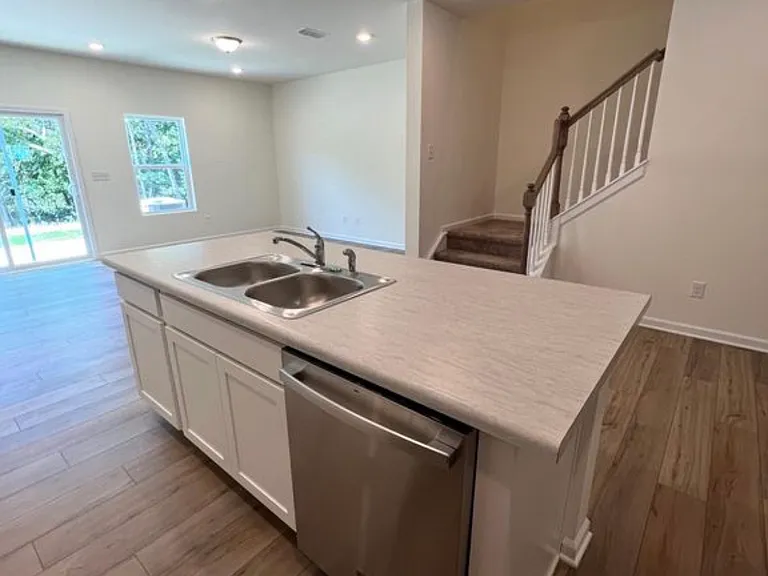 2725 Aubrey St — Photo 6