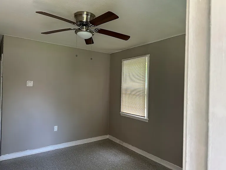 952 Willoughby St — Photo 3