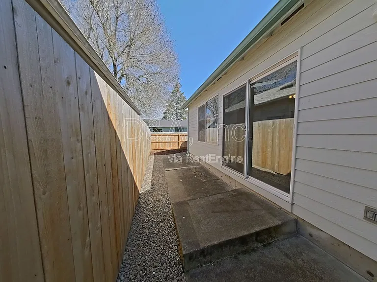 163 SE Partridge Dr — Photo 19