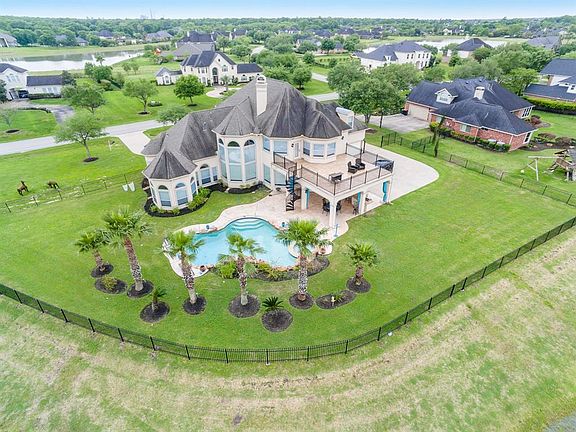 2nd image of 330 Royal Lakes Blvd