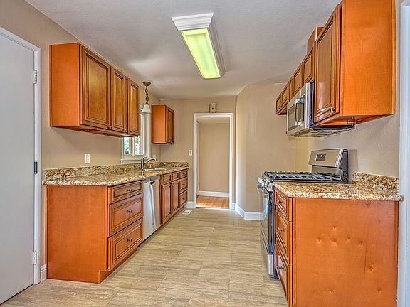 3rd image of 419 Duncan Ave