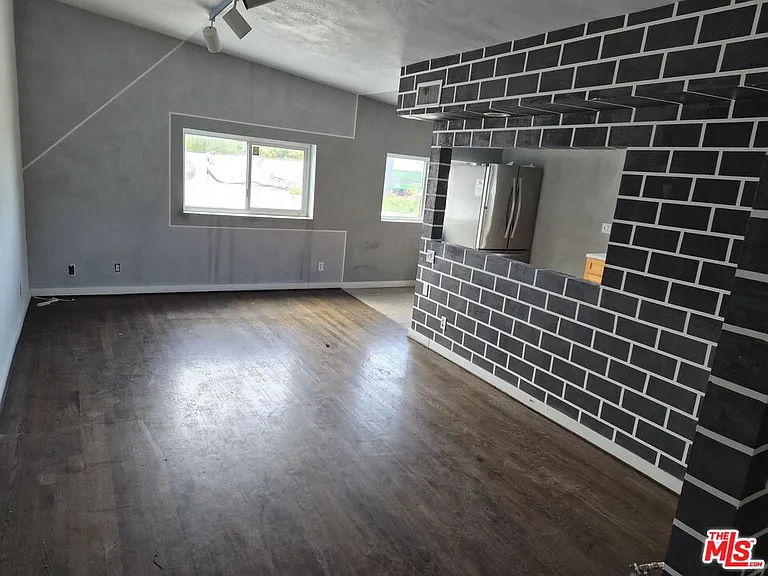 10835 Magnolia Blvd — Photo 17