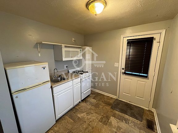 3rd image of 830 E 7th St