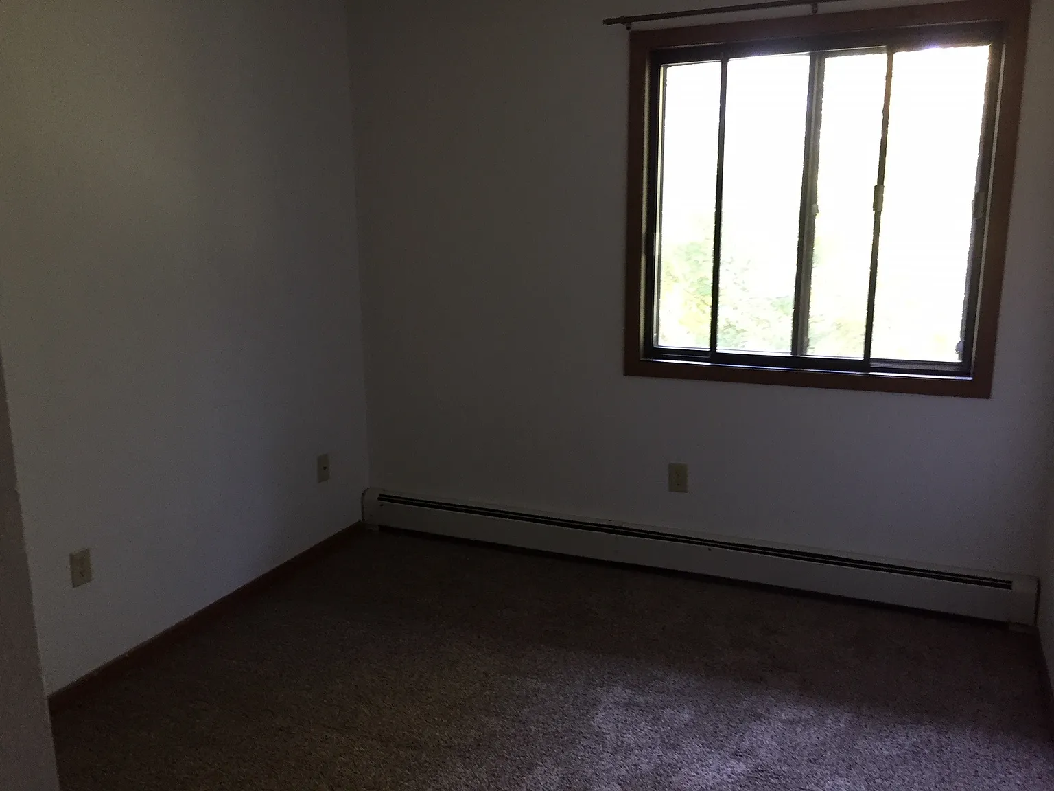 3 bed, 850 sqft, $950 — Photo 2