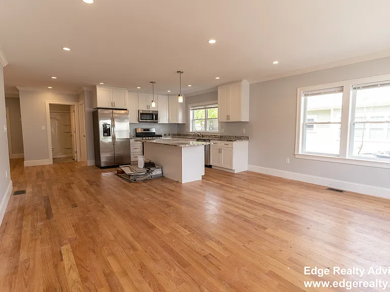 18 Bothwell Rd #1A — Photo 3
